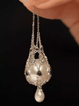 Lavalier™ – Halskjede med Perle og Edelstensanheng