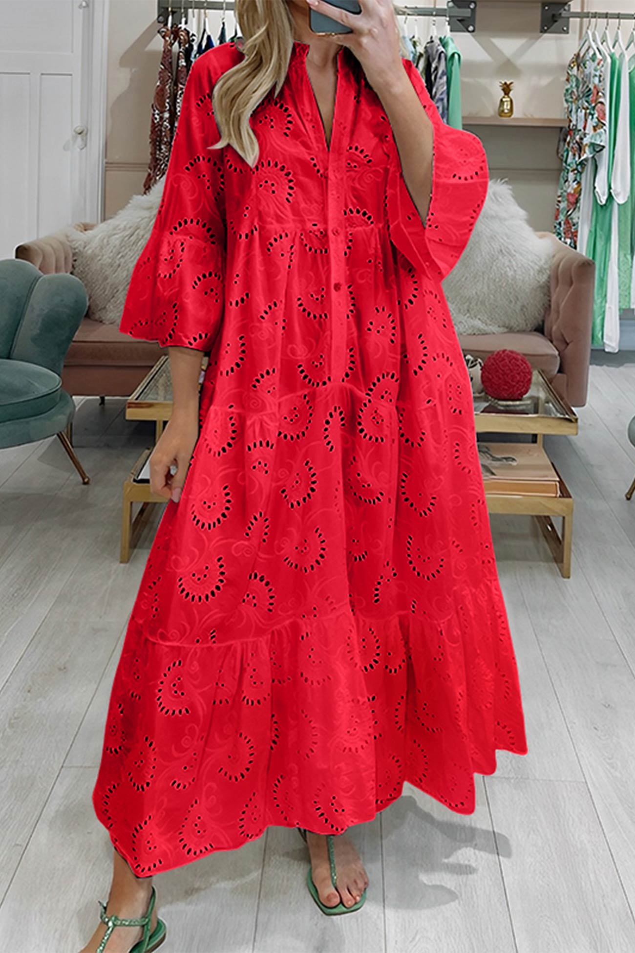 Lang Kjole i Bomull med Broderte Ermer og V-hals
