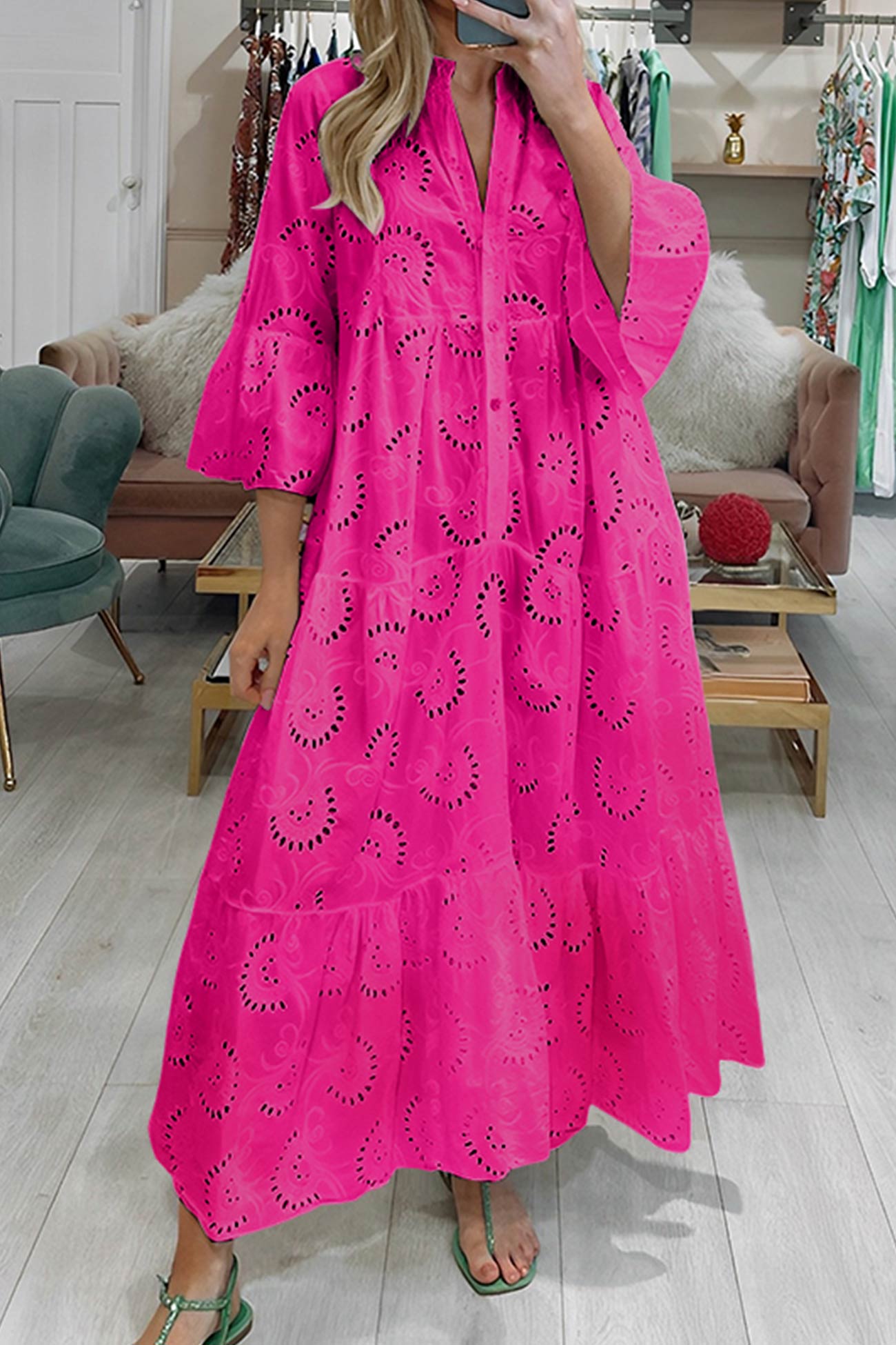 Lang Kjole i Bomull med Broderte Ermer og V-hals